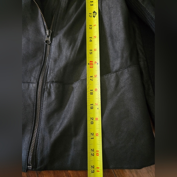 Vince. Black Leather Medium Asymmetrical Light Jacket - Picture 6 of 8